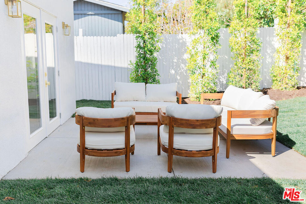 https://media.crmls.org/mediaz/8ecbd29c-54ae-4a97-8bd3-5918e3e9bcc5.jpg?preset=X-Large