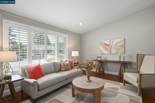 84 Tumbleweed Ct, San Ramon CA: https://media.crmls.org/mediaz/8ecbe2c1-79ef-49e1-9f1c-5fb41fbd3ba5.jpg