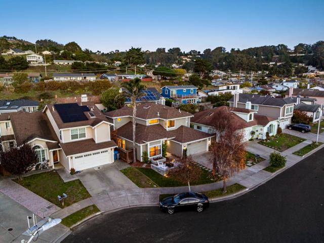 229 Marvilla Circle, Pacifica CA: https://media.crmls.org/mediaz/8ecc1022-6419-4784-9cf8-f291ce1ebc1c.jpg
