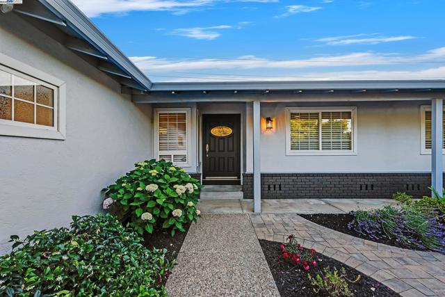 613 Joyce St, Livermore CA: https://media.crmls.org/mediaz/8ecc1918-ce76-4071-9136-18acc1628ee3.jpg