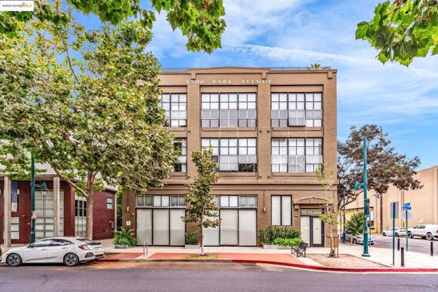 1500 Park Ave, Emeryville CA: https://media.crmls.org/mediaz/8ecc675f-454b-4401-a1f5-fce2f9566004.jpg