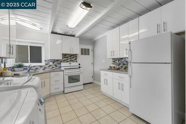 200 El Dorado Ave, Danville CA: https://media.crmls.org/mediaz/8ecc71b7-7b1a-4357-8bb0-33981bb7c2ff.jpg