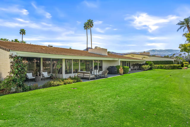 44841 Desert Horizons Drive, Indian Wells CA: https://media.crmls.org/mediaz/8ecca016-687e-4cf6-8d81-863609e5caf8.jpg