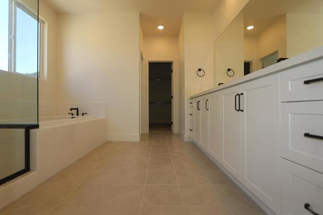 721 Meadowood ST Lot 330, Fallbrook CA: https://media.crmls.org/mediaz/8eccaf13-b274-40da-afb3-c337c6bbc18e.jpg