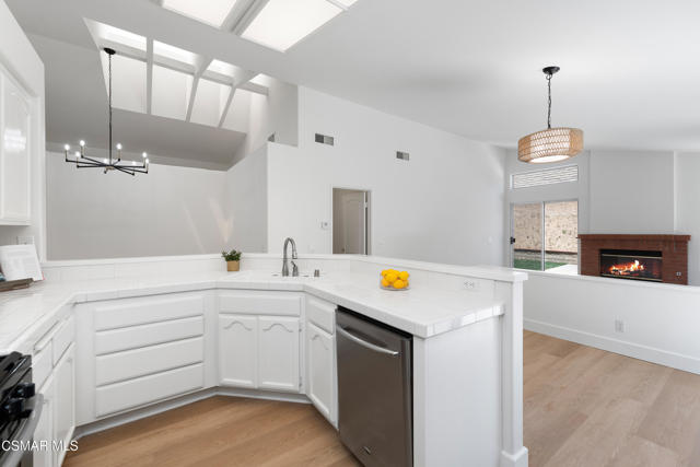 7246 University Drive, Moorpark CA: https://media.crmls.org/mediaz/8eccc64e-3a18-4581-944a-985d52ddefc4.jpg