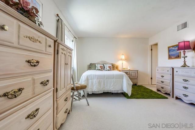 16555 Caminito Vecinos, San Diego CA: https://media.crmls.org/mediaz/8ece23e6-50ad-408d-8d14-06cfabe1d205.jpg