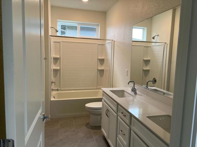 2817 Earthened Walk, Sacramento CA: https://media.crmls.org/mediaz/8ece46d7-0eb9-4875-bd19-23ba5fae70f0.jpg