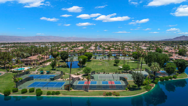141 Lake Shore Drive, Rancho Mirage CA: https://media.crmls.org/mediaz/8ecebe06-01c8-42bb-8c0a-a90eed50931e.jpg