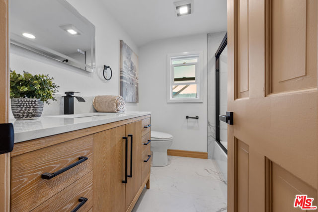 1722 E Turmont Street, Carson CA: https://media.crmls.org/mediaz/8ecf1dfb-6a93-4638-87d3-aceaec4997f3.jpg