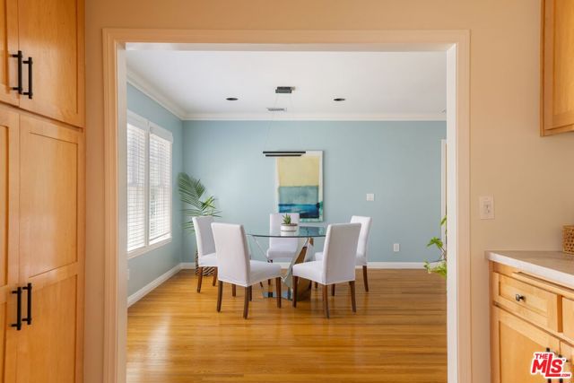 2249 Linnington Avenue, Los Angeles CA: https://media.crmls.org/mediaz/8ecf3c55-6b28-448f-9e51-9d5a56c6dc36.jpg