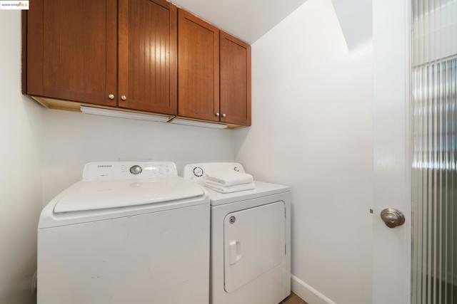 6314 Broadway Ter, Oakland CA: https://media.crmls.org/mediaz/8ecfd977-a98f-40a5-9925-89d5f38fdd33.jpg