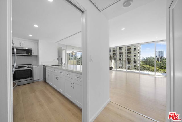 2160 Century Park East, Los Angeles CA: https://media.crmls.org/mediaz/8ed0055d-280e-4b72-876d-a98f49b3181e.jpg