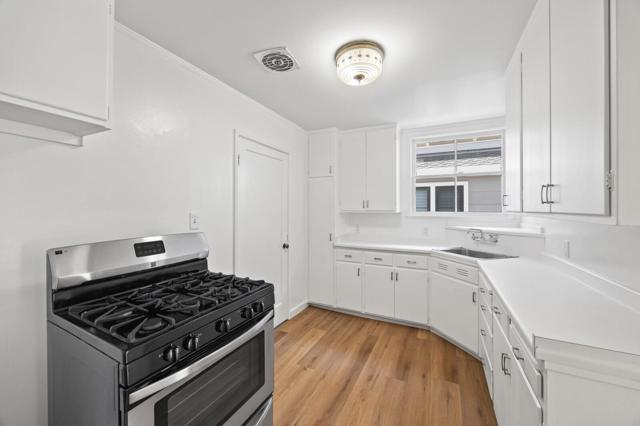 1423 Greenwood Avenue, San Carlos CA: https://media.crmls.org/mediaz/8ed06ae9-d0d0-4503-8047-955d391ceeb6.jpg