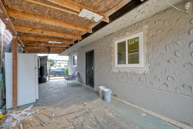 325 Dewey Street, San Diego CA: https://media.crmls.org/mediaz/8ed06cc5-3d9c-419c-89a9-eea435bf5ced.jpg