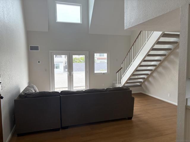 374 ORANGE AVE, Coronado CA: https://media.crmls.org/mediaz/8ed0728f-c267-42b1-b9d4-aca8bbf9fcdf.jpg