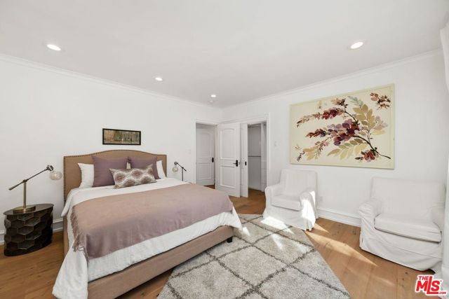 514 N Walden Drive, Beverly Hills CA: https://media.crmls.org/mediaz/8ed0d7a7-eaa8-492d-862c-c473634f29bf.jpg