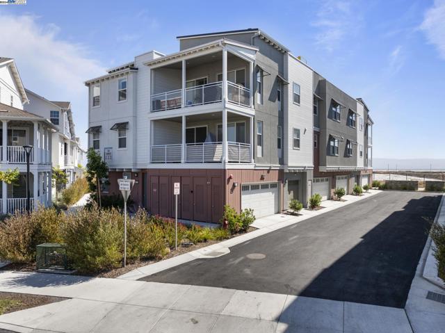 Image 2 of 39 For 9572 Seawind Way