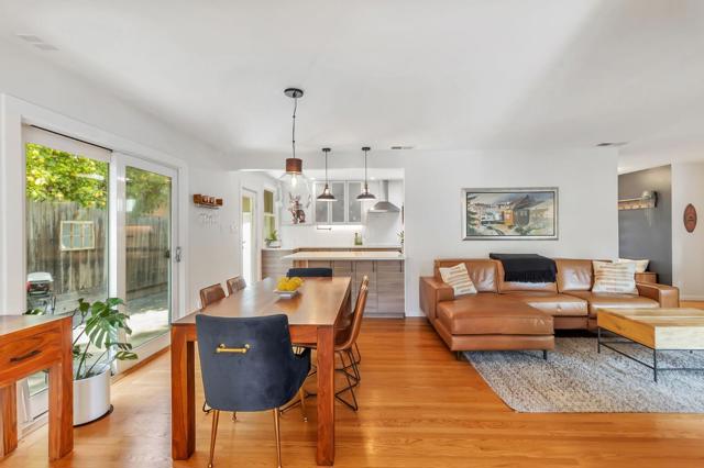 1528 Fernside Street, Redwood City CA: https://media.crmls.org/mediaz/8ed1d368-6ac6-4958-b1e4-9e4f4d806397.jpg