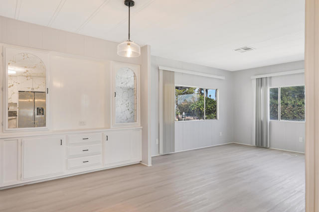 392 Standing Bear, Cathedral City CA: https://media.crmls.org/mediaz/8ed1de27-2393-487b-9739-03a32eff9b3b.jpg