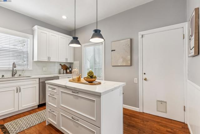 1438 6Th St, Alameda, California 94501, 3 Bedrooms Bedrooms, ,2 BathroomsBathrooms,Single Family Residence,For Sale,6Th St,41109666