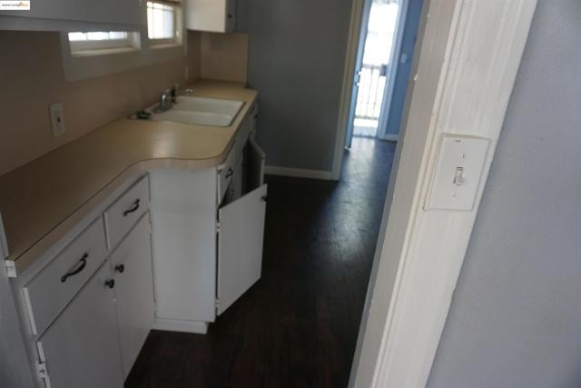 2531 Ritchie St, Oakland CA: https://media.crmls.org/mediaz/8ed2c007-40d9-44f7-b3a9-426f57f24791.jpg