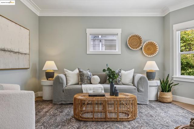 617 59th St, Oakland CA: https://media.crmls.org/mediaz/8ed3170a-e2b1-4df9-9812-dba36b7b6f8c.jpg