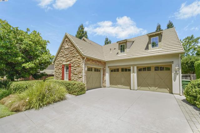 1993 Fairway Oaks Dr, Ripon CA: https://media.crmls.org/mediaz/8ed441c1-6f8f-4b97-8e10-8621d39ec8d4.jpg