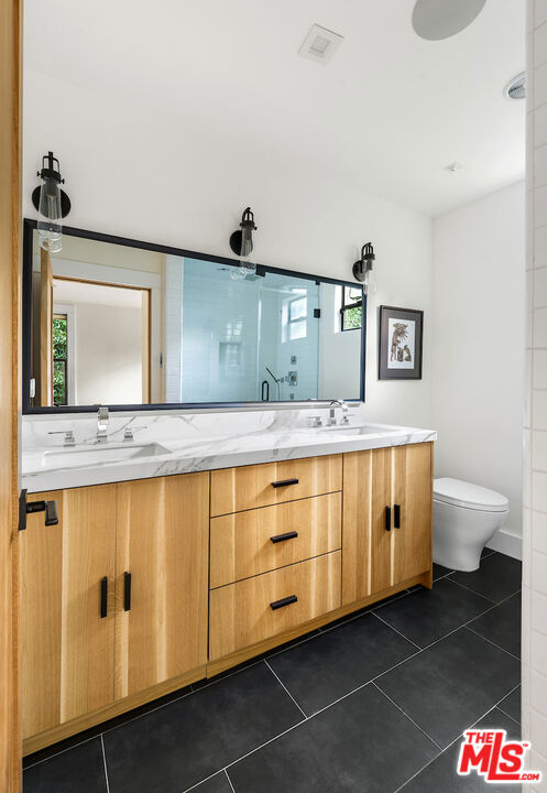 5319 West Boulevard, Los Angeles CA: https://media.crmls.org/mediaz/8ed46e06-f70e-4b63-9509-26e59fe9d6b5.jpg