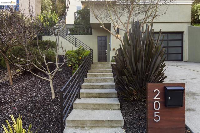 205 Sheridan RD, Oakland CA: https://media.crmls.org/mediaz/8ed46e59-59f6-4b54-b354-05e4a95c59b1.jpg