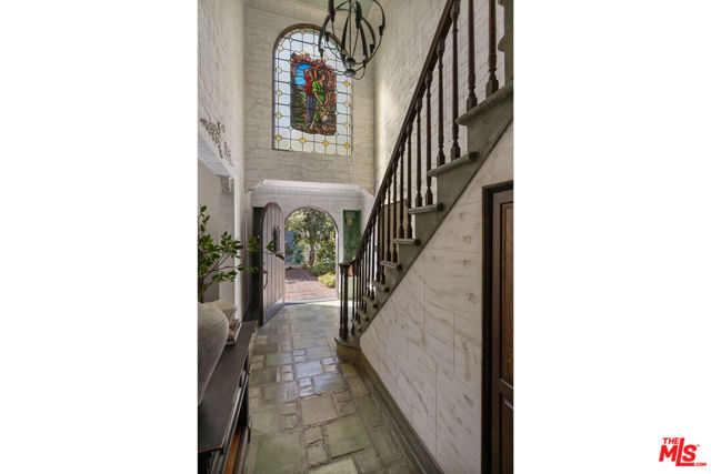 540 Mount Washington Drive, Los Angeles CA: https://media.crmls.org/mediaz/8ed4c866-0d94-4524-bbf2-97b63ebf3ec2.jpg