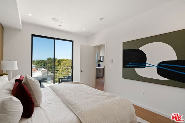 12614 Venice Boulevard, Los Angeles CA: https://media.crmls.org/mediaz/8ed4f932-2120-4ea4-8857-15b580665888.jpg