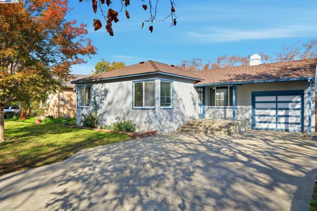 17472 Via Segundo, San Lorenzo CA: https://media.crmls.org/mediaz/8ed5c3b8-10d8-4faa-aa1a-b0cc1d707230.jpg