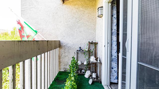 699 Ascot Dr, Vista CA: https://media.crmls.org/mediaz/8ed6f96c-46f1-4d4e-b0b5-be13764a804e.jpg
