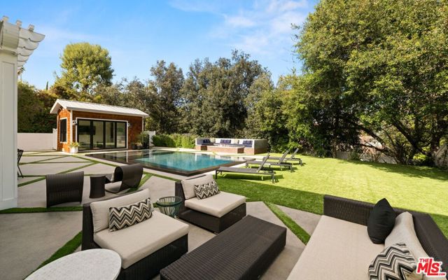 16101 Royal Mount Drive, Encino CA: https://media.crmls.org/mediaz/8ed73f85-397c-42c4-ac7c-3c4d25e871df.jpg