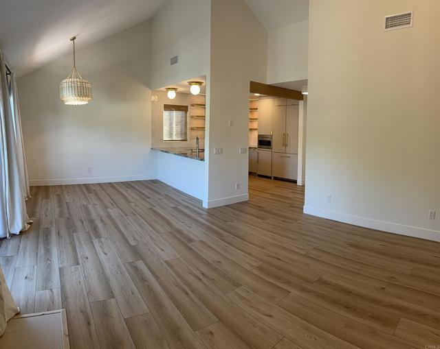 Detail Gallery Image 6 of 26 For 930 via Mil Cumbres, Solana Beach,  CA 92075 - 2 Beds | 2 Baths