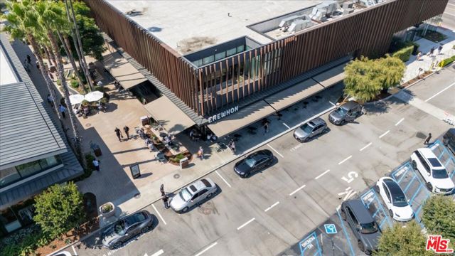 4210 Alcove Avenue, Studio City CA: https://media.crmls.org/mediaz/8ed77e87-7d82-4dde-975e-441ea6b9326c.jpg