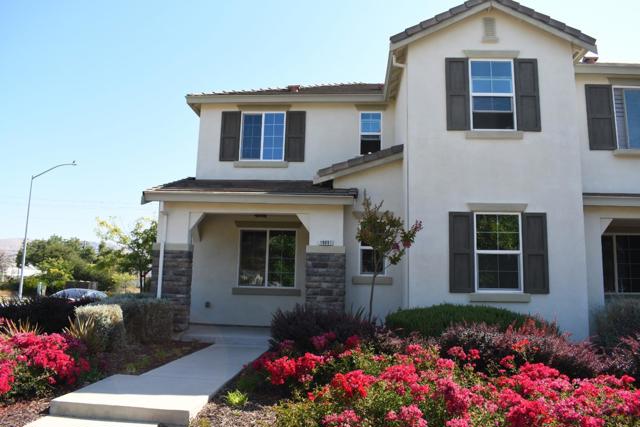 19051 Chicory Lane, Morgan Hill CA: https://media.crmls.org/mediaz/8ed78c67-02d8-4459-a265-c8520e709c27.jpg