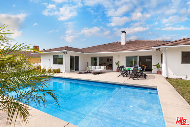 5544 W 63rd Street, Los Angeles CA: https://media.crmls.org/mediaz/8ed7e28f-ee5e-469f-8630-b010d8e76e45.jpg