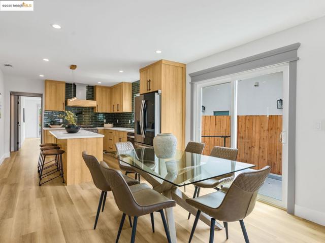 1415 10Th St, Berkeley CA: https://media.crmls.org/mediaz/8ed818fc-1fd3-40e7-a96b-5cc41b422872.jpg