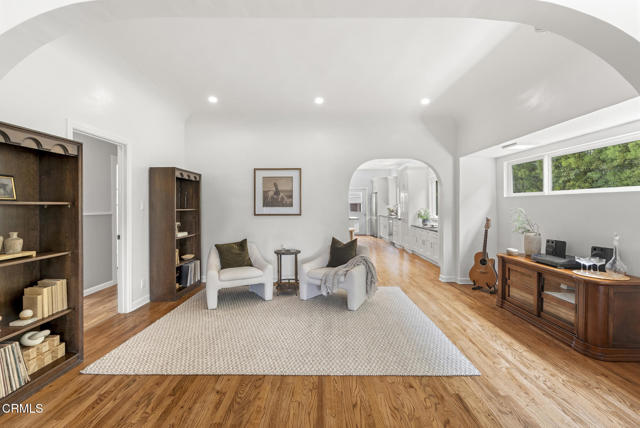 4160 Madison Avenue, Culver City CA: https://media.crmls.org/mediaz/8ed91950-ef8e-4968-aa59-83248b178e38.jpg