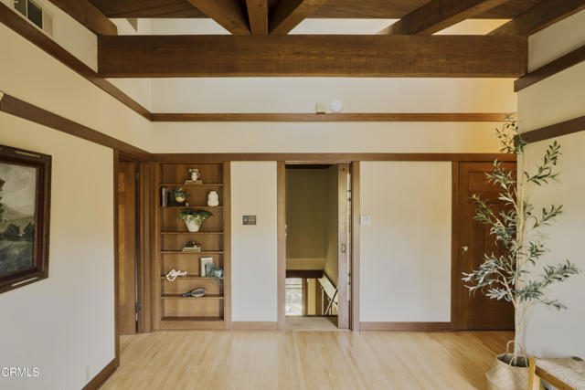 402 Lynn Drive, Ventura CA: https://media.crmls.org/mediaz/8ed949e8-1b51-4586-bcdd-87cf9eb2ab11.jpg