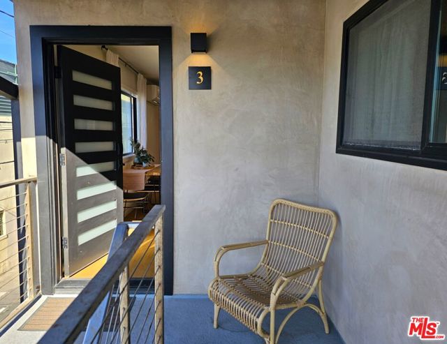 17 Sunset Avenue, Venice CA: https://media.crmls.org/mediaz/8ed95d00-cece-4556-ba04-e1b32e28a815.jpg