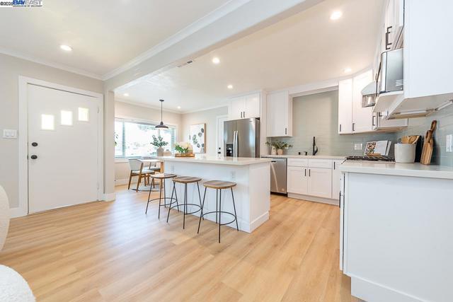 963 Douglas Dr, San Leandro CA: https://media.crmls.org/mediaz/8ed97569-dcad-49c7-a60b-7d17b5328244.jpg