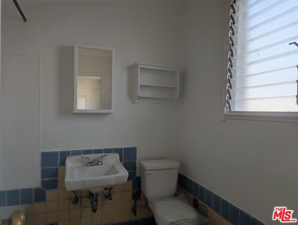 https://media.crmls.org/mediaz/8ed98310-e4f9-4273-8931-a912841f4069.jpg?preset=X-Large