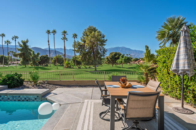 134 E Kavenish Drive, Rancho Mirage CA: https://media.crmls.org/mediaz/8ed9d1c7-27b9-4a2a-898b-541183dec983.jpg