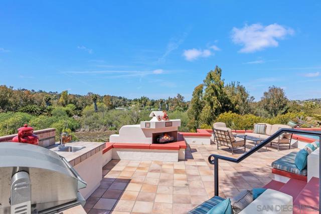 528 Flores de Oro, Rancho Santa Fe CA: https://media.crmls.org/mediaz/8eda3ee5-6469-4f4f-8648-22001a5dce55.jpg