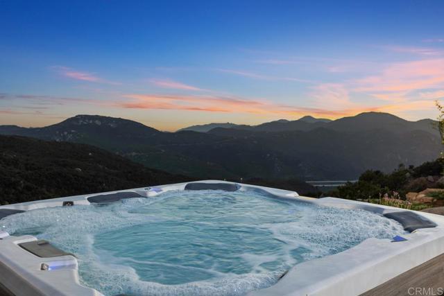 10027 Tall Oak Drive, Escondido CA: https://media.crmls.org/mediaz/8edaa4dc-af6e-4869-acca-4f7a31ea81bc.jpg