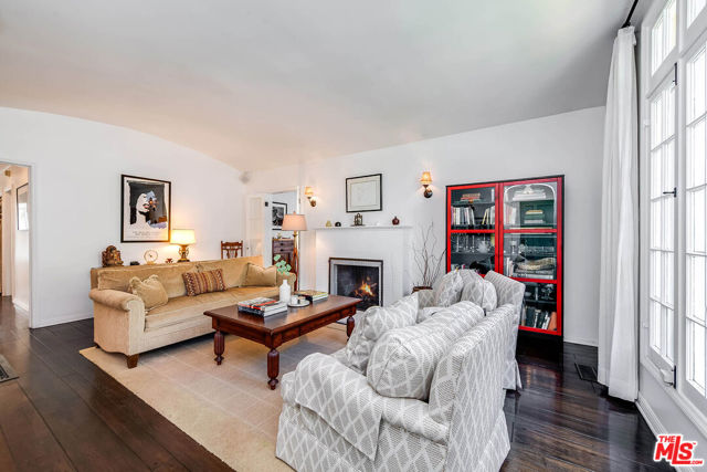 4150 Elmer Avenue, Studio City CA: https://media.crmls.org/mediaz/8edab94e-1ac3-4c79-81fc-c36a5a9c9494.jpg