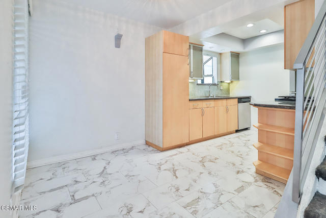 18411 Hatteras Street, Tarzana CA: https://media.crmls.org/mediaz/8edac661-a1c7-4a95-b004-2af31ea2aa53.jpg