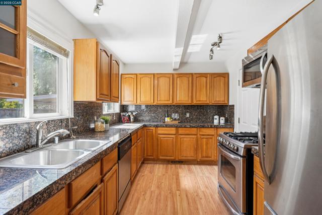 2838 Loma Vista Ave, Concord CA: https://media.crmls.org/mediaz/8edaeef7-56f4-4553-b968-01553a065225.jpg